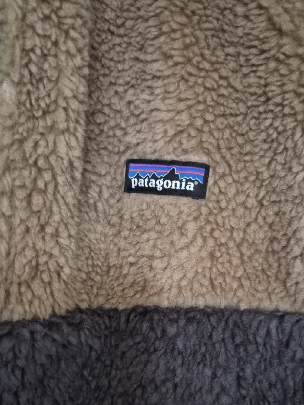 Patagonia Reversible Two-Tone Sherpa Fleece Jacket - Brown & Charcoal - Picture 2 of 6